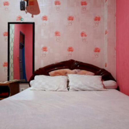 Hotel Rosichan Bau Bau Mitra Reddoorz Baubau Esterno foto