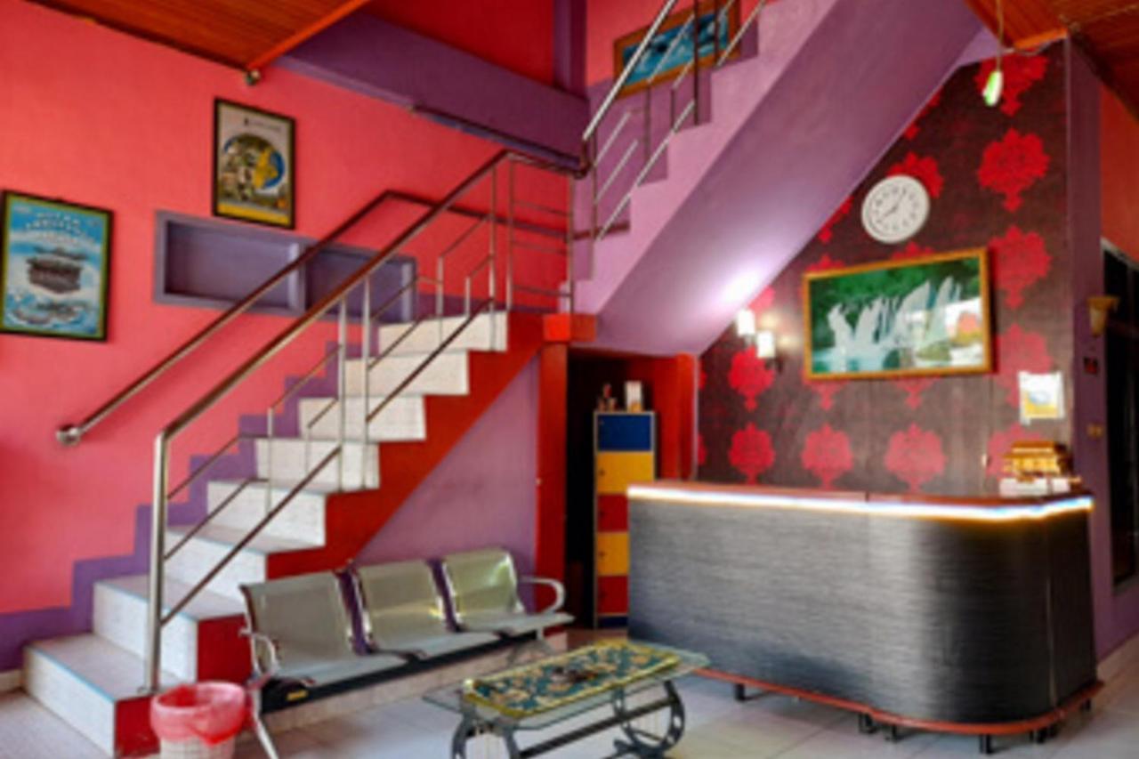Hotel Rosichan Bau Bau Mitra Reddoorz Baubau Esterno foto
