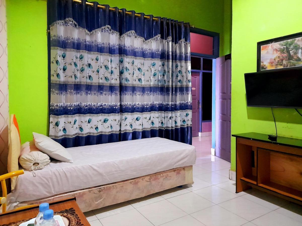 Hotel Rosichan Bau Bau Mitra Reddoorz Baubau Esterno foto